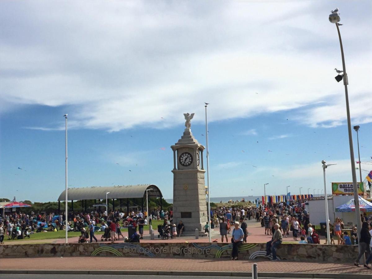 Semaphore Splash Apartments Port Adelaide Экстерьер фото